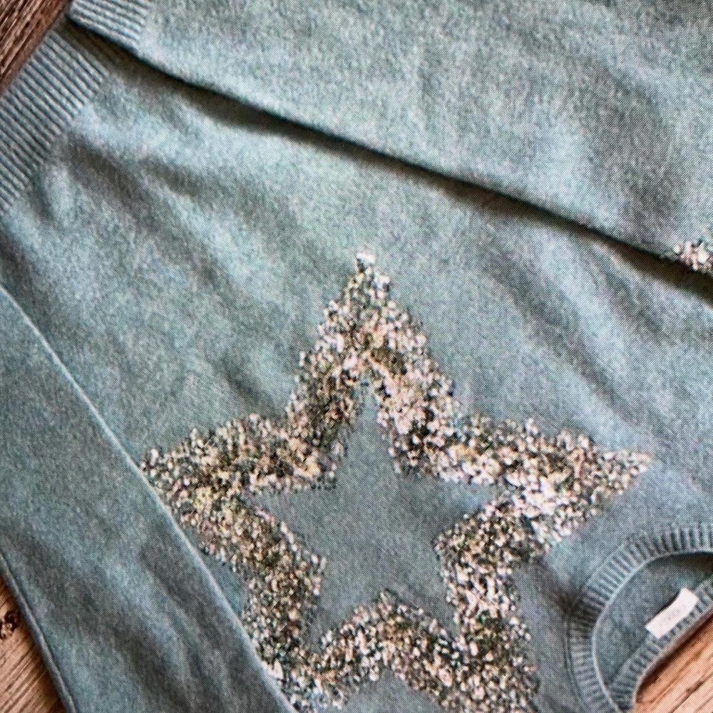 Excellent condition kid’s sequin star sweater shirt